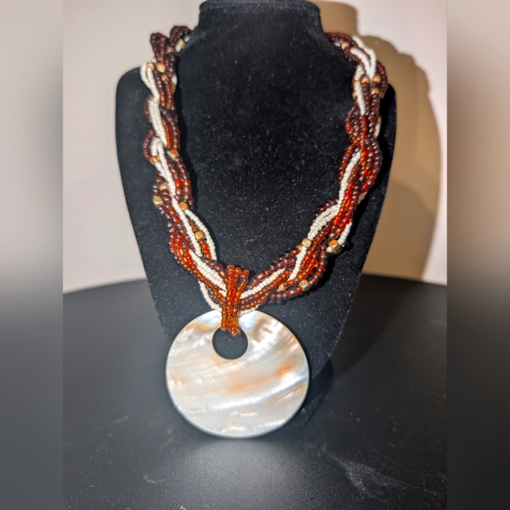 Gorgeous Shell Beaded Necklace